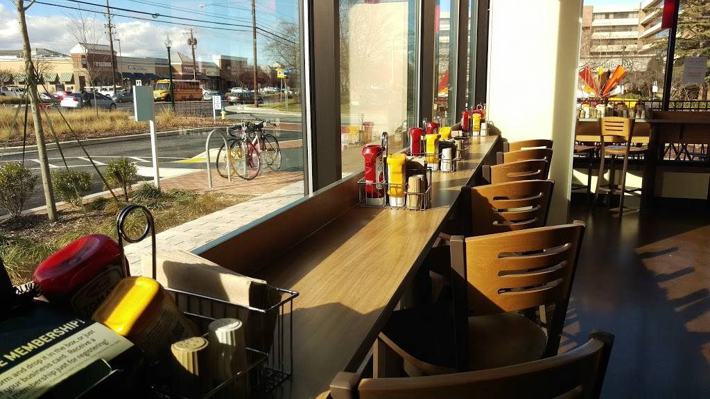 Smashburger | restaurant | 1800 Rockville Pike Suite A, Rockville, MD 20852, USA | 3018259200 OR +1 301-825-9200