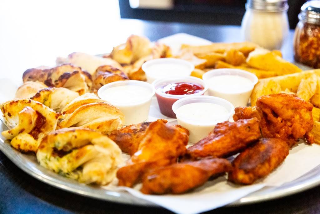 Straw Hat Pizza | restaurant | 2026 Freedom Blvd, Freedom, CA 95019, USA | 8317223555 OR +1 831-722-3555