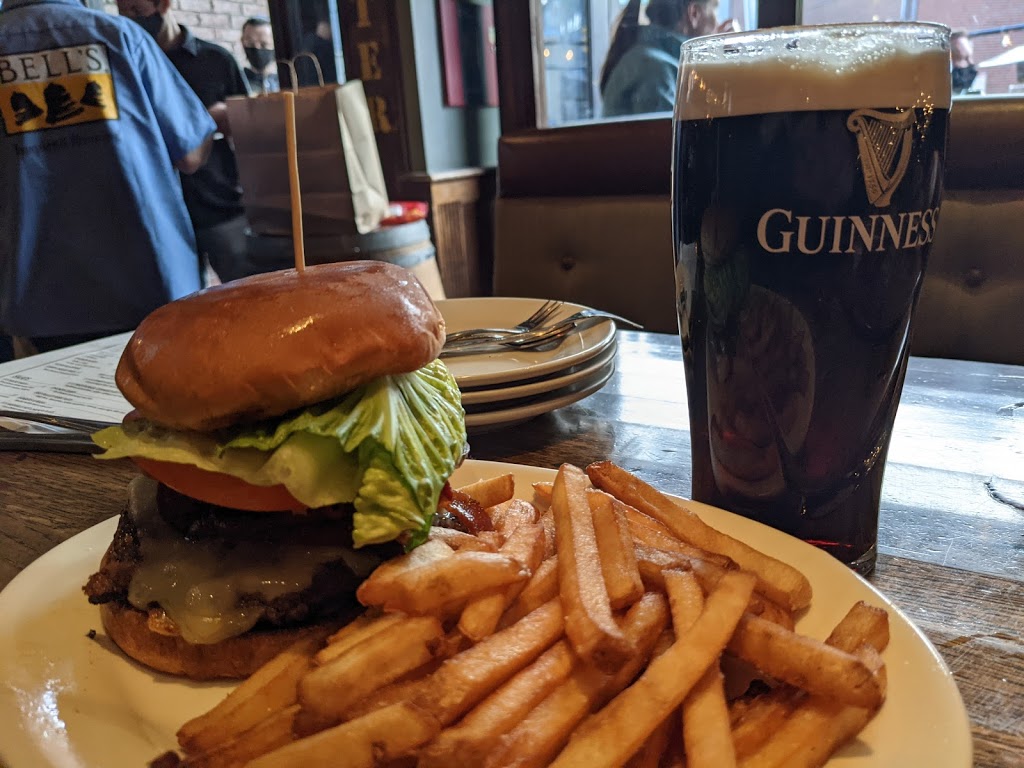 PJ Ryans | restaurant | 239 Holland St, Somerville, MA 02144, USA | 6176258200 OR +1 617-625-8200