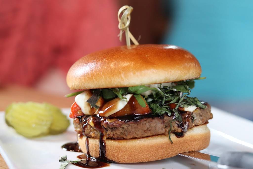 Short or Tall Eatery & Drink Hall | restaurant | 21050 135th Ave N, Rogers, MN 55374, USA | 7632083710 OR +1 763-208-3710