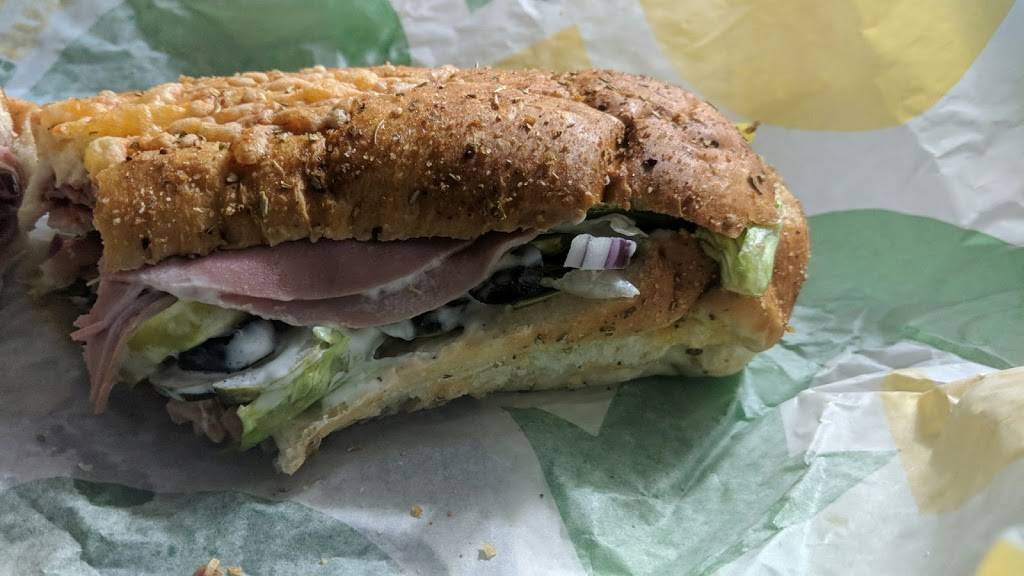 Subway Restaurants | restaurant | 14050 State Hwy 51 South, Coweta, OK 74429, USA | 9184865363 OR +1 918-486-5363