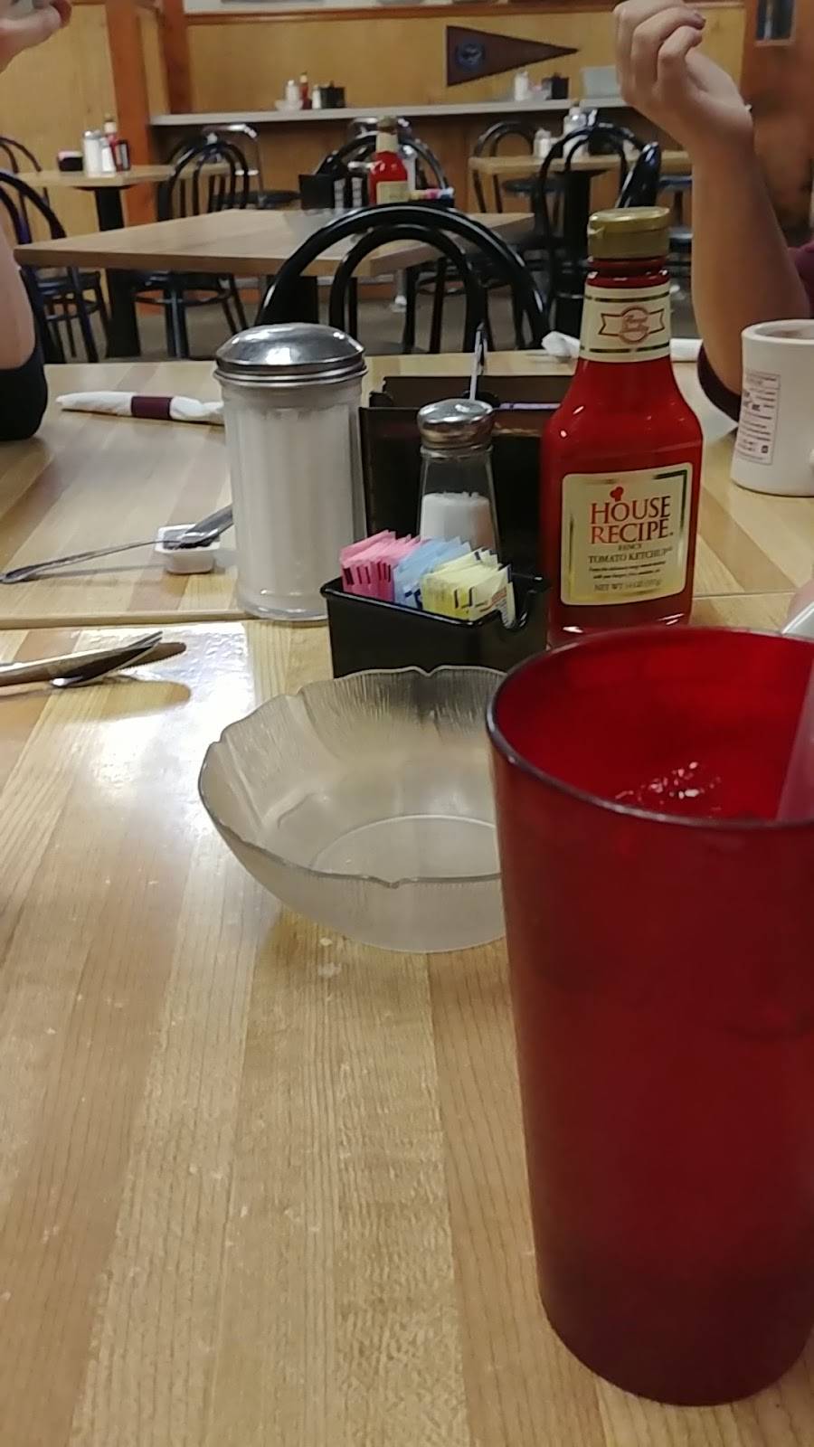 Taylor Haus Family Restaurant | restaurant | 19158 Barrens Rd S, Stewartstown, PA 17363, USA | 7179932394 OR +1 717-993-2394