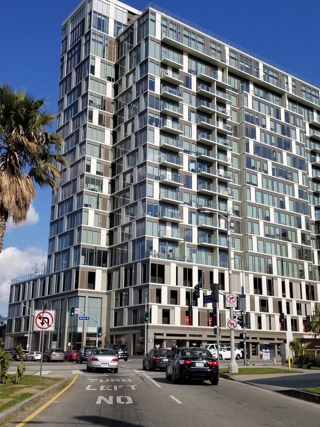 Roccos Neighborhood Pizza | restaurant | 6335 Wilshire Blvd, Los Angeles, CA 90048, USA | 3236550058 OR +1 323-655-0058