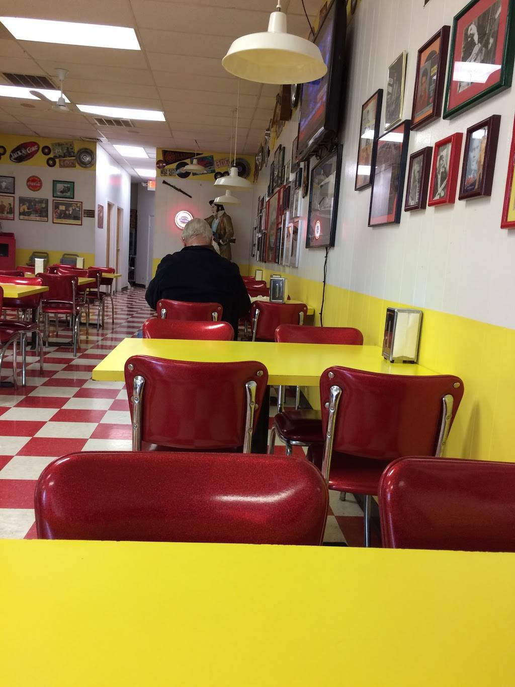 Jodys Hot Dogs | restaurant | 326 Republic Ave, Joliet, IL 60435, USA | 8157290251 OR +1 815-729-0251