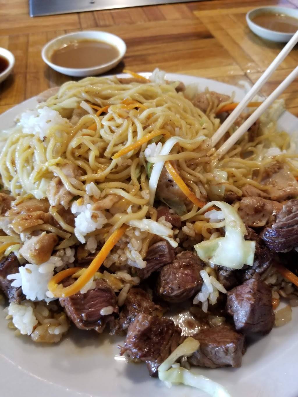 Fujis Grill & Sushi | restaurant | 305 SE Chkalov Dr # 105, Vancouver, WA 98683, USA | 3608964899 OR +1 360-896-4899