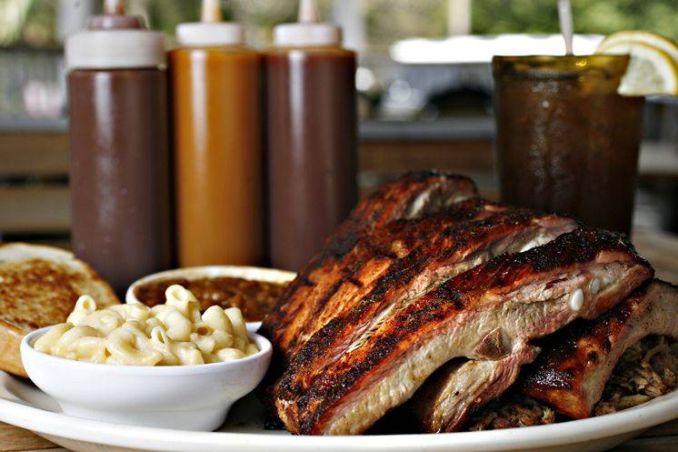 Luckie Bs | restaurant | 4351 4th St N, St. Petersburg, FL 33703, USA | 7278235825 OR +1 727-823-5825