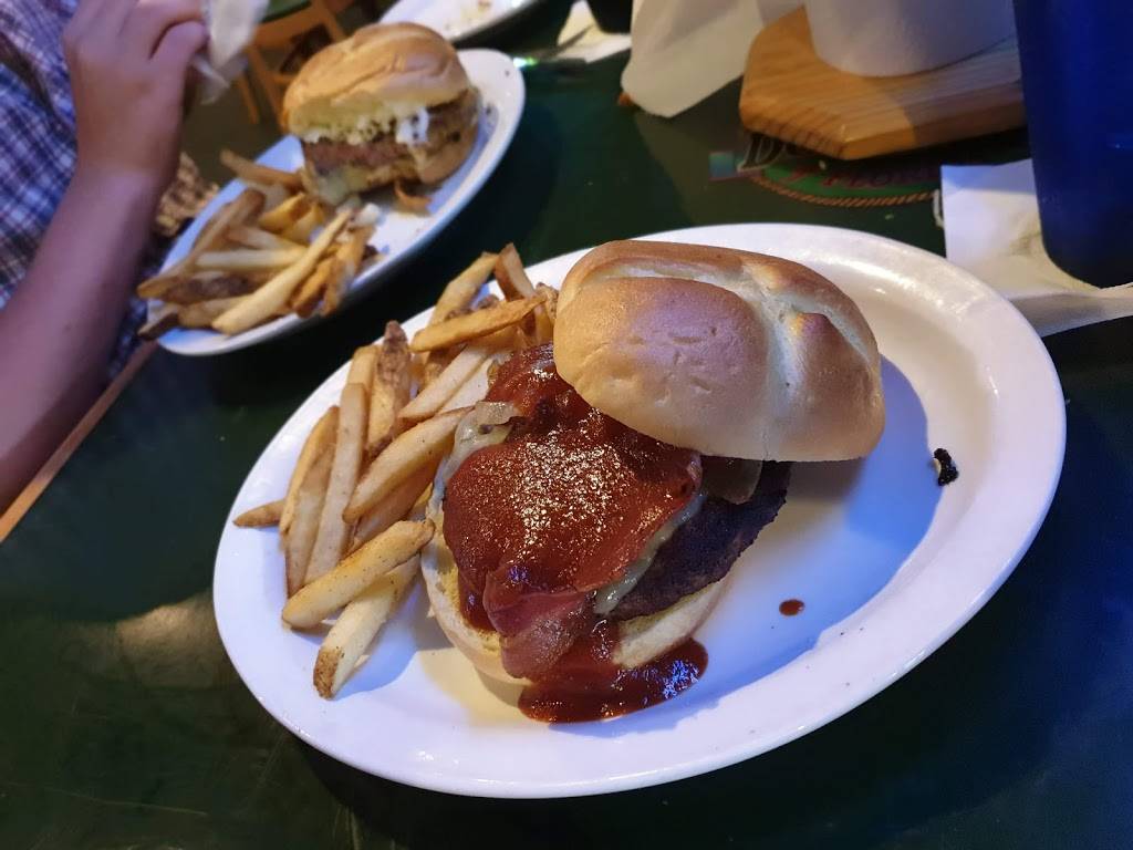 Gators Dockside | restaurant | 601 Cagan Park Ave, Clermont, FL 34714, USA | 3525361174 OR +1 352-536-1174