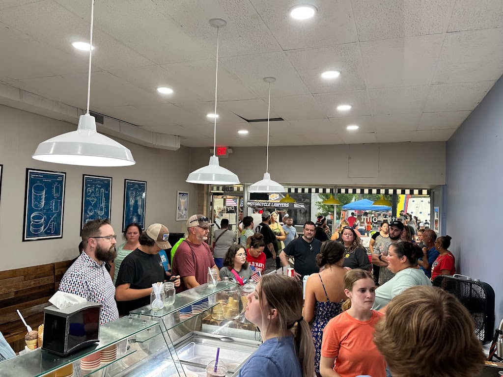 City Point Ice Cream & Burgers | restaurant | 236 E Broadway, Hopewell, VA 23860, USA | 8048075483 OR +1 804-807-5483