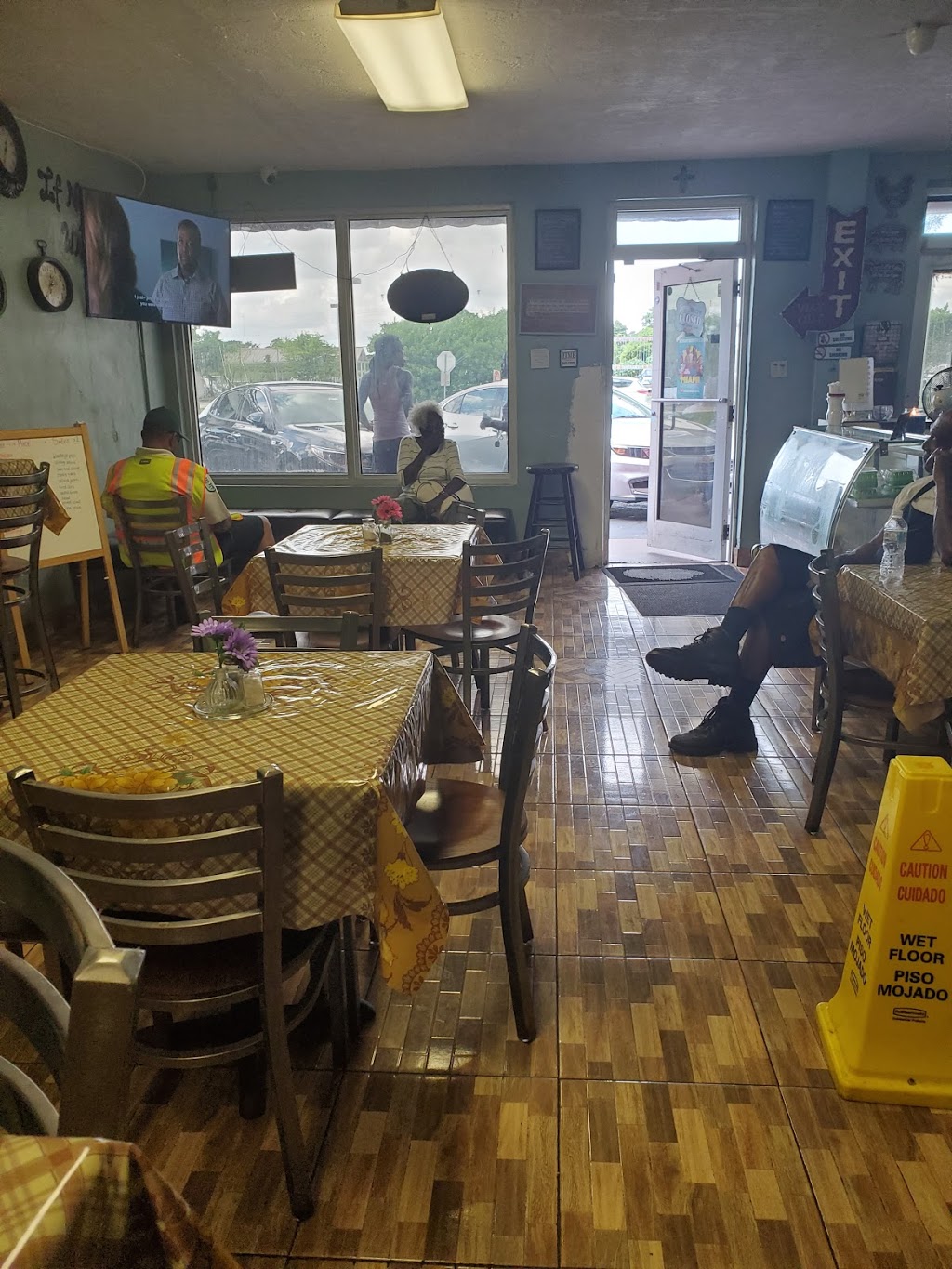 Eloise & Earnestine Soul Food | restaurant | 6781 NW 27th Ave suite c, Miami, FL 33147, USA | 3056877774 OR +1 305-687-7774