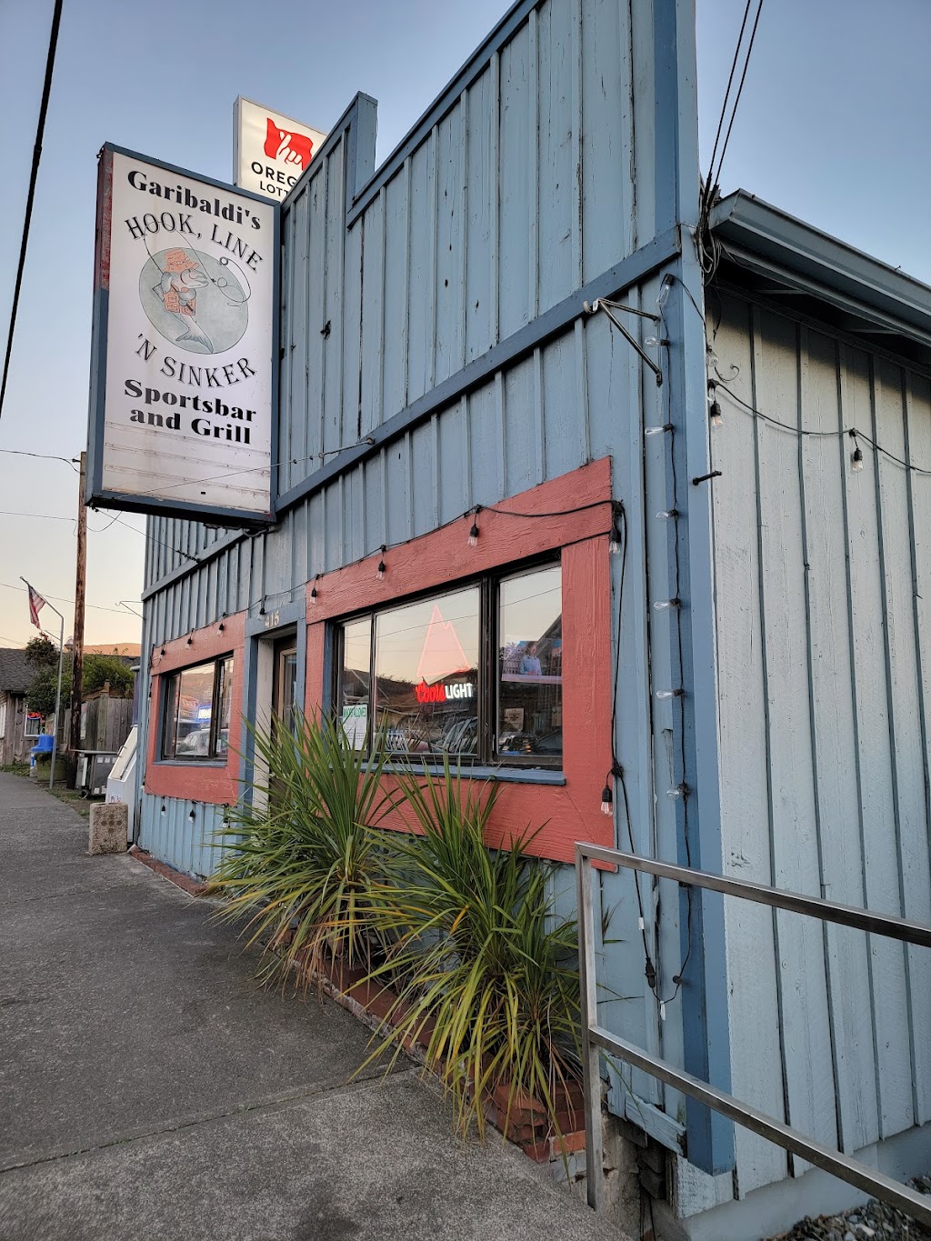 Garibaldis Hook, Line n Sinker, Sports Bar and Grill | restaurant | 415 Garibaldi Ave, Garibaldi, OR 97118, USA | 5033222020 OR +1 503-322-2020