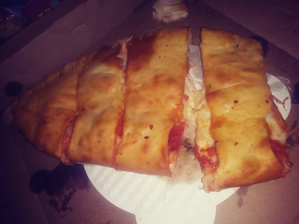 Karinas Pizza | restaurant | 2952 South 13th Street #3824, Milwaukee, WI 53215, USA | 4148103004 OR +1 414-810-3004