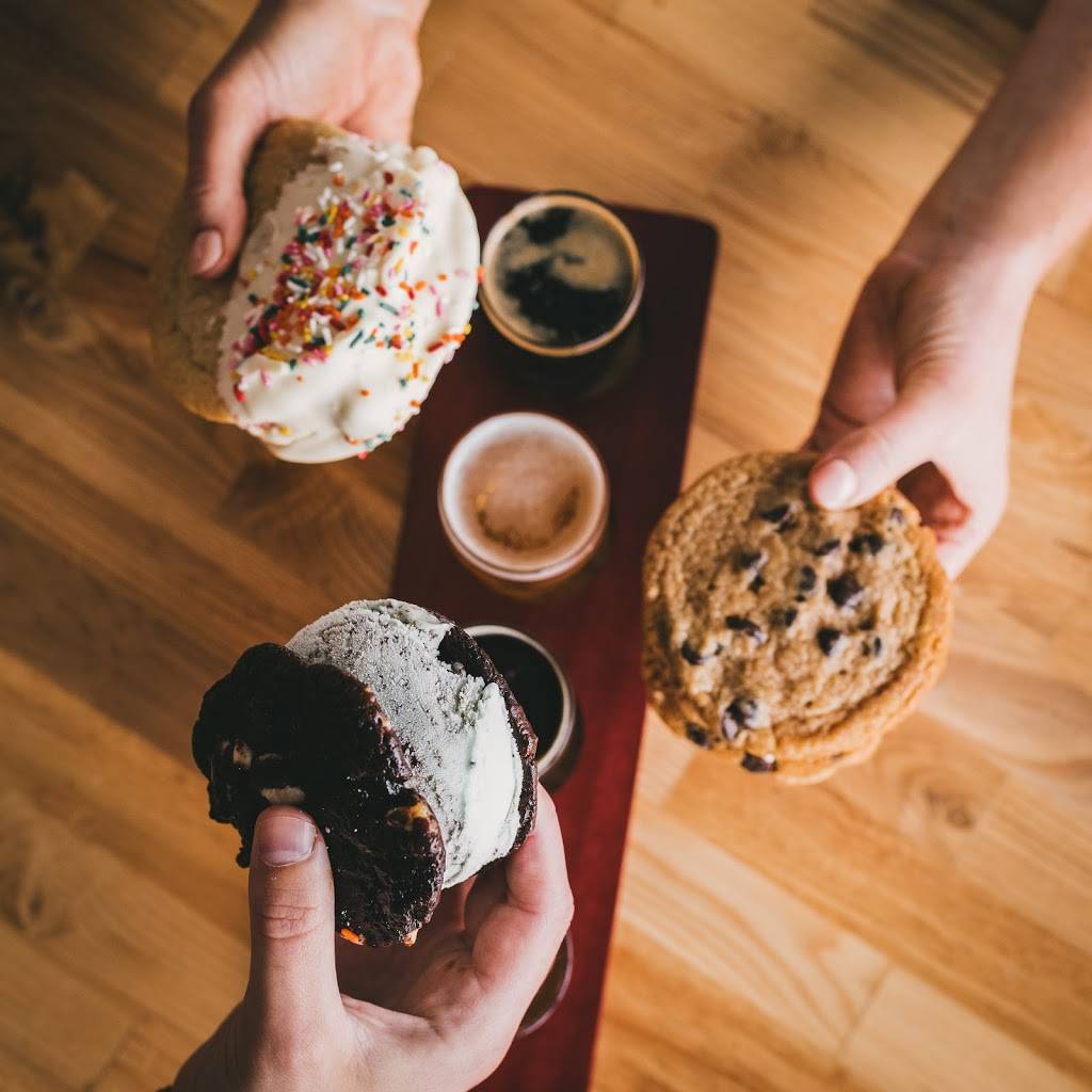 Colin Cowherds The Herd | restaurant | 21770 Del Amo Cir E, Torrance, CA 90503, USA | 3102949838 OR +1 310-294-9838