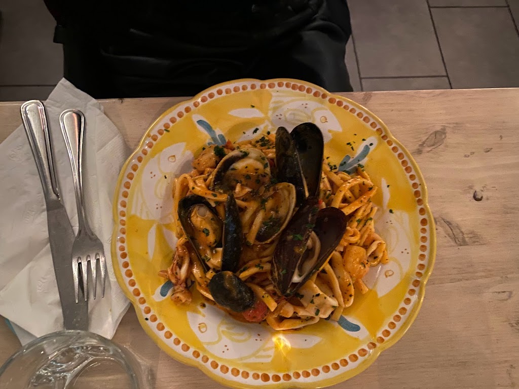 Mama Capri | restaurant | 247 Smith St, Brooklyn, NY 11231, USA | 9179090237 OR +1 917-909-0237