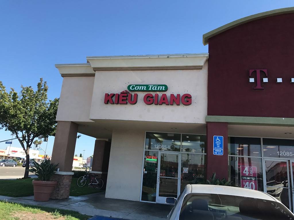 Cơm Tấm Kiều Giang | restaurant | 12085-E Brookhurst St, Garden Grove, CA 92840, USA | 7145375550 OR +1 714-537-5550