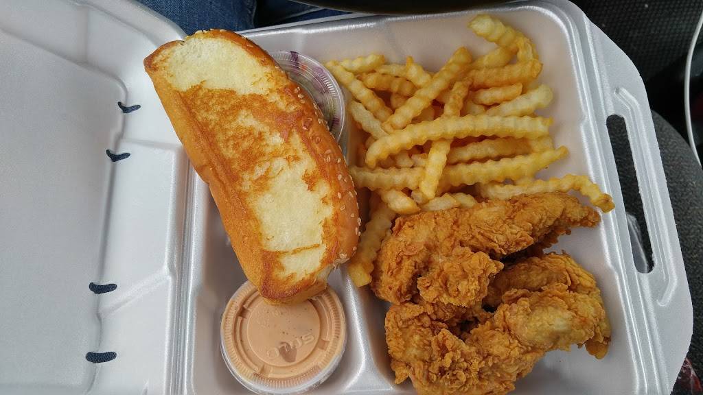 Raising Canes Chicken Fingers | meal takeaway | 1136 Miamisburg Centerville Rd, Centerville, OH 45459, USA | 9373067704 OR +1 937-306-7704