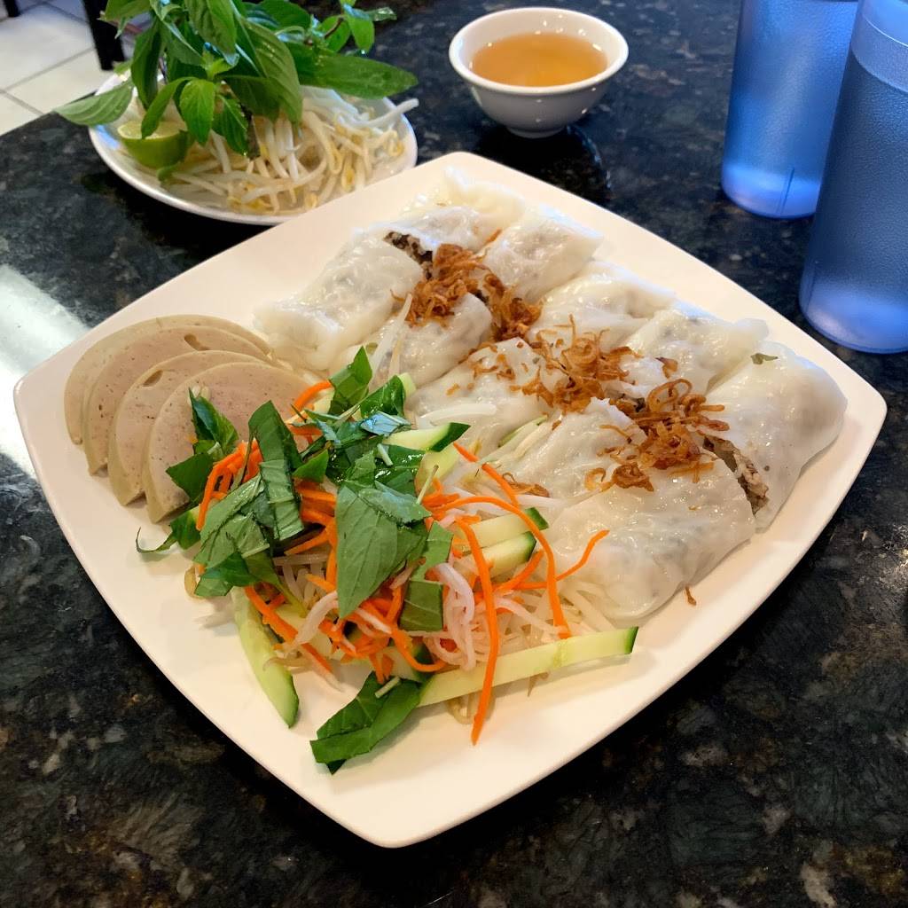 Pho Huong Trang | restaurant | 3366 Keele St, North York, ON M3M 2Y9, Canada | 4166381480 OR +1 416-638-1480