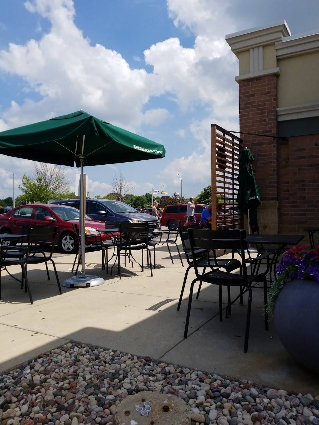 Starbucks | cafe | 443 W Paradise Dr, West Bend, WI 53095, USA | 2623069631 OR +1 262-306-9631