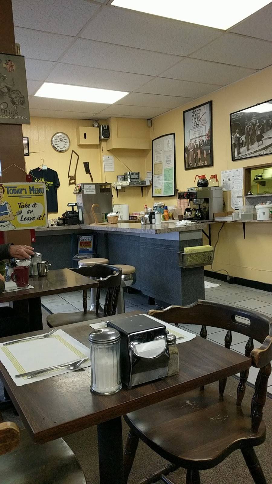 Cals Corner | restaurant | 1538 Smith St, North Providence, RI 02911, USA | 4013530443 OR +1 401-353-0443