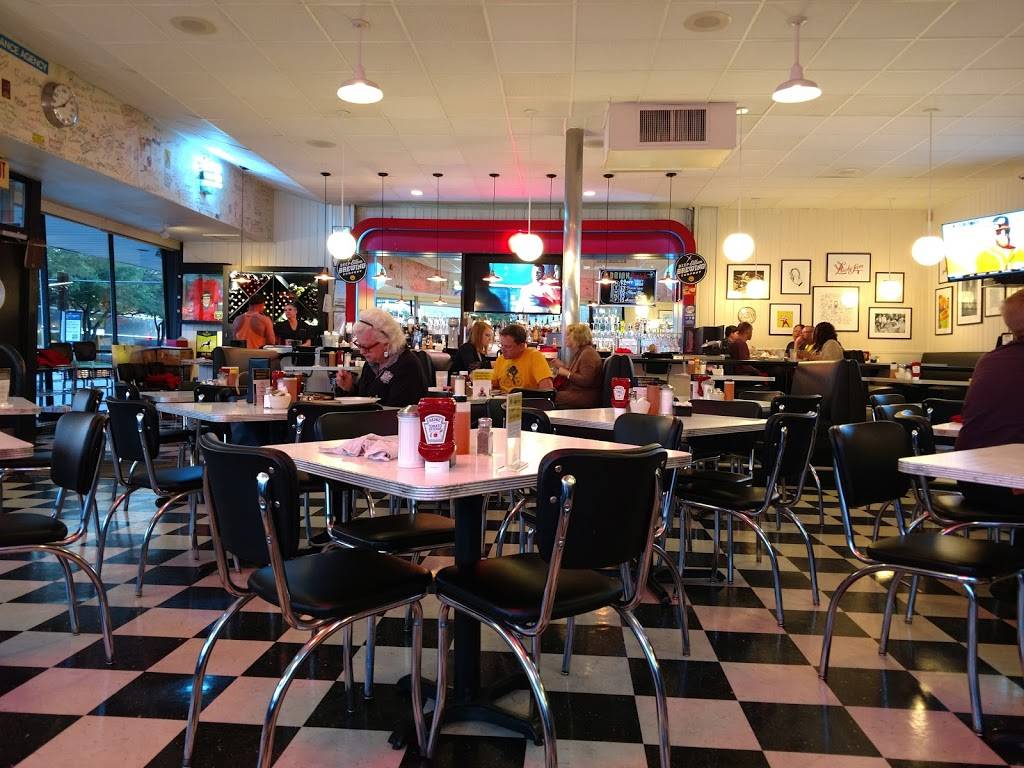 Luckys Café | restaurant | 3531 Oak Lawn Ave, Dallas, TX 75219, USA | 2145223500 OR +1 214-522-3500