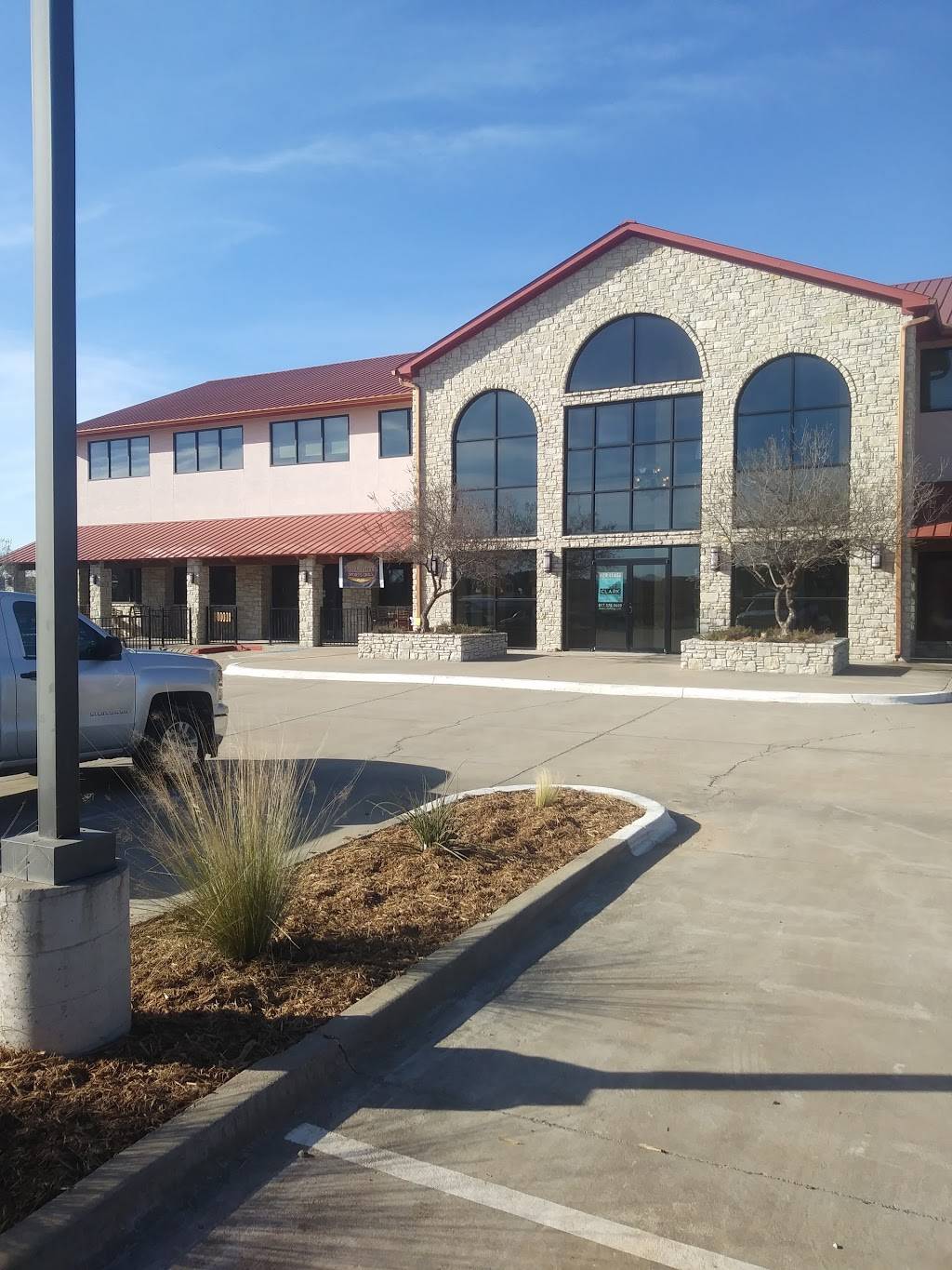 Back Porch Sports Grill | restaurant | 1613 NE Big Bend Trail, Glen Rose, TX 76043, USA | 2542690400 OR +1 254-269-0400