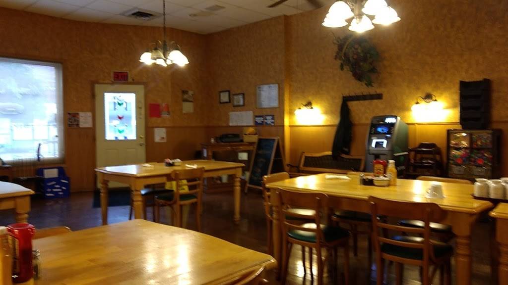 Mary Anns | restaurant | 409 N Main St, St Elmo, IL 62458, USA | 6188299960 OR +1 618-829-9960