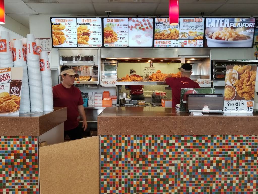 Popeyes Louisiana Kitchen | restaurant | 1300 N Lewis Ave, Waukegan, IL 60085, USA | 8472631916 OR +1 847-263-1916