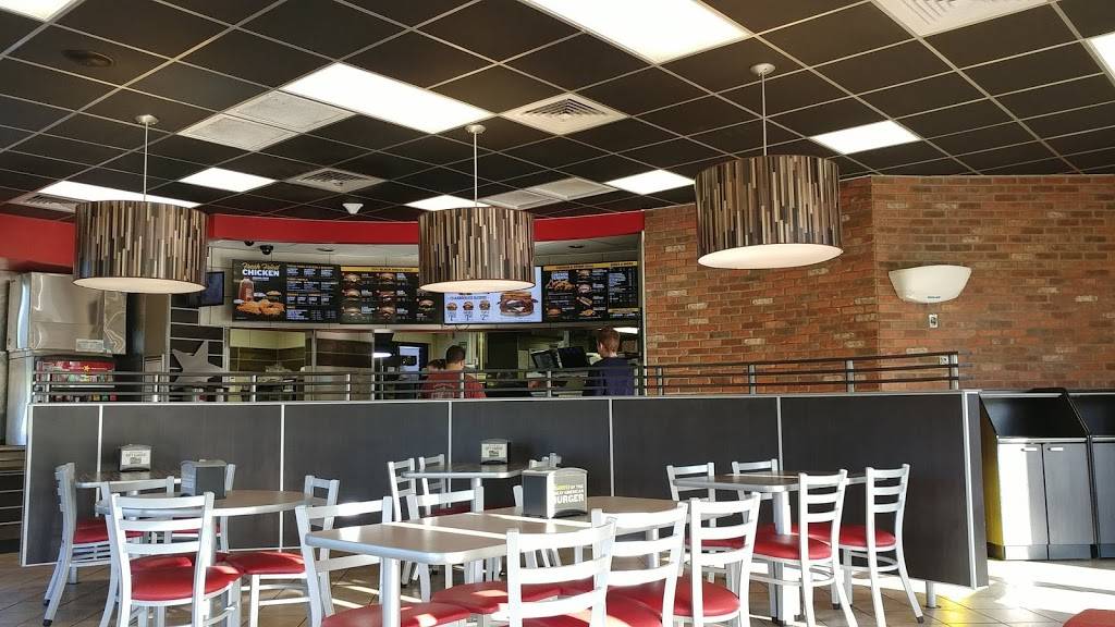 Hardees | restaurant | 1945 Sandy Hook Rd, Goochland, VA 23063, USA | 8045566741 OR +1 804-556-6741