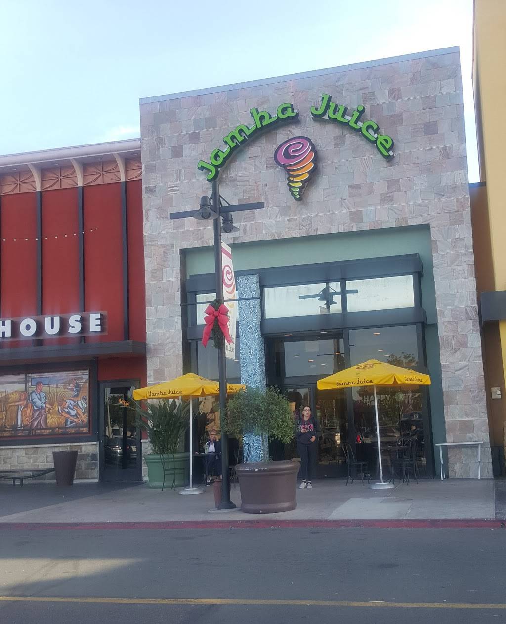 Jamba Juice Chula Vista Center | restaurant | 555 Broadway #135, Chula Vista, CA 91910, USA | 6194099840 OR +1 619-409-9840