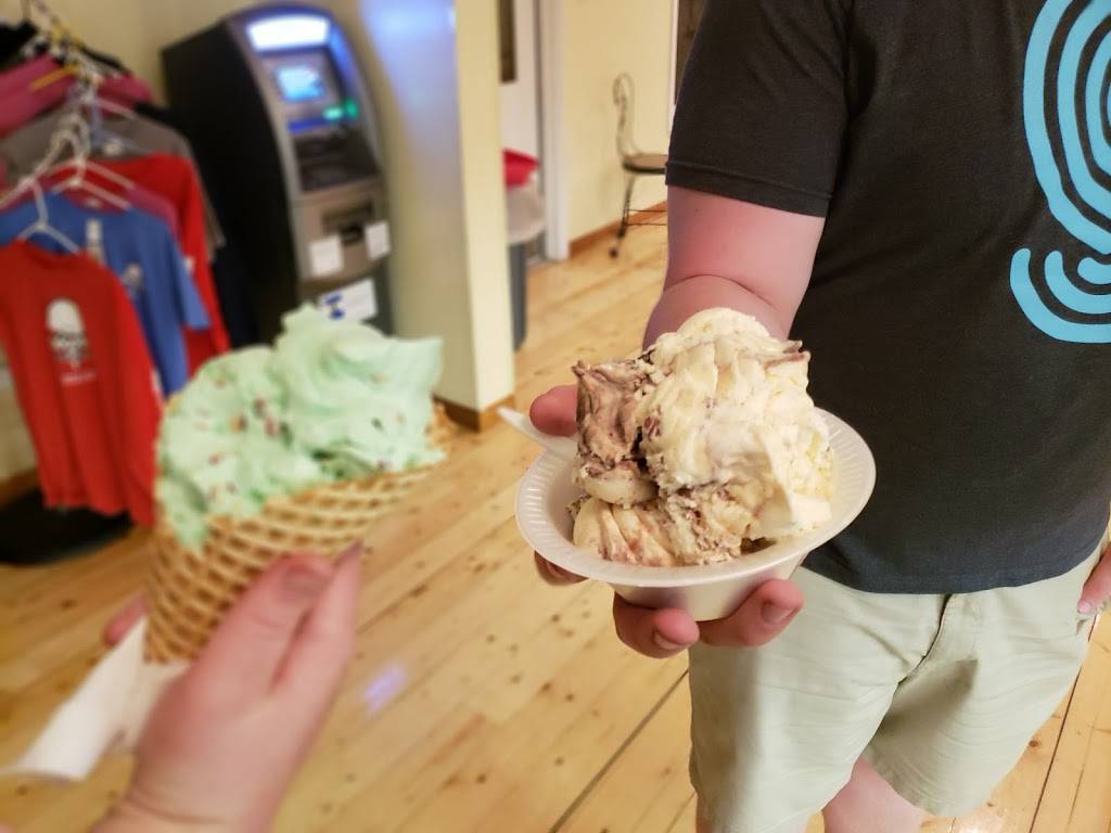 Scoopers - Ice Cream | restaurant | E1209 County Q, Waupaca, WI 54981, USA | 7152586061 OR +1 715-258-6061