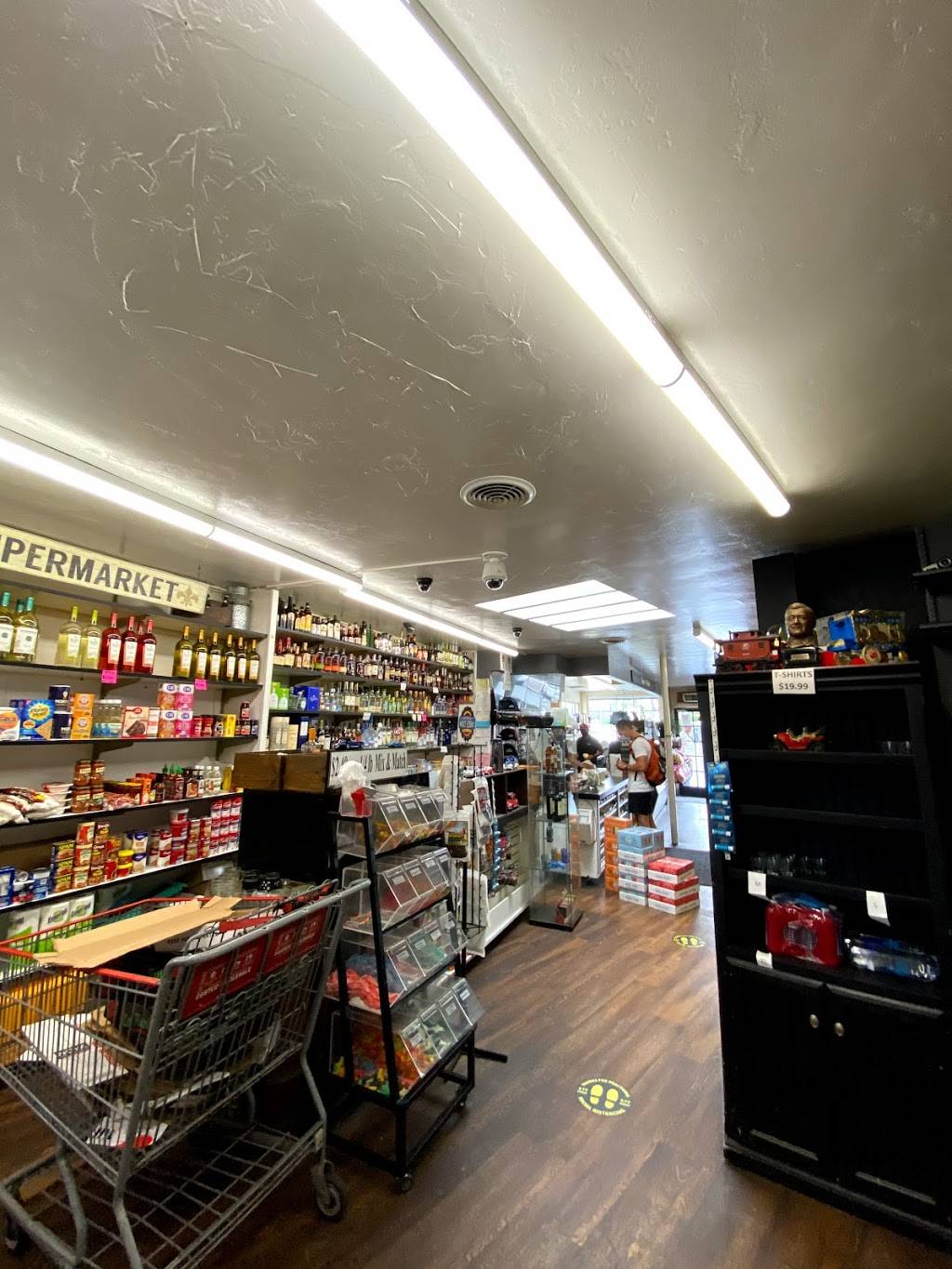 Chris Liquor & Deli | restaurant | 2275 Sunset Cliffs Blvd, San Diego, CA 92107, USA | 6192220518 OR +1 619-222-0518