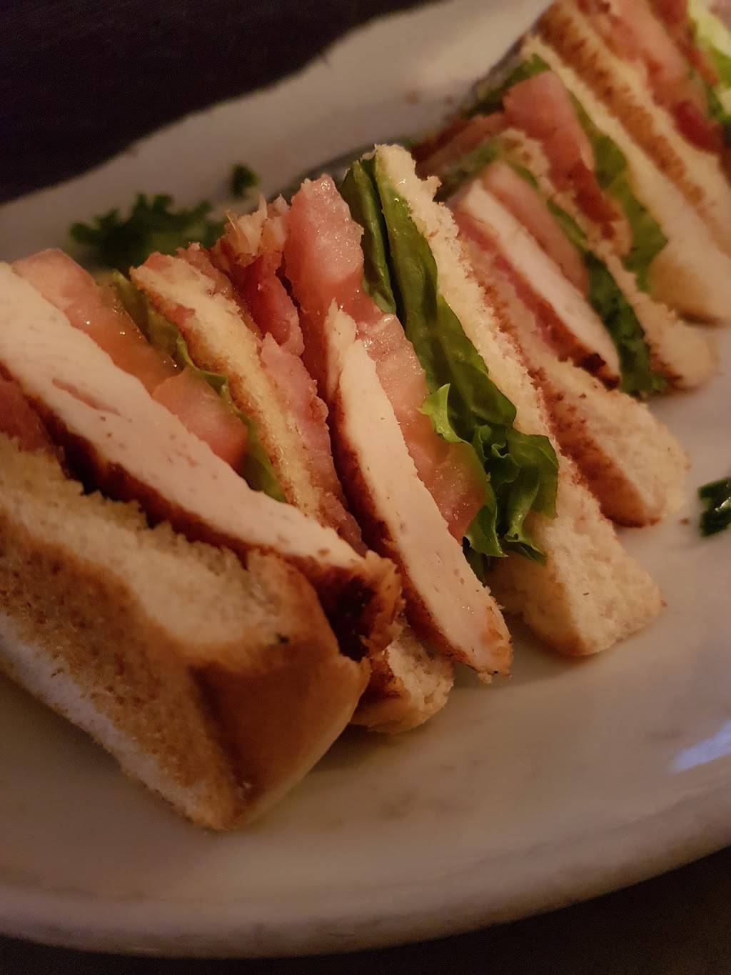 Peter Gs Bar And Grill | restaurant | 1060 Wilson Ave, North York, ON M3K 1G6, Canada | 4166365660 OR +1 416-636-5660