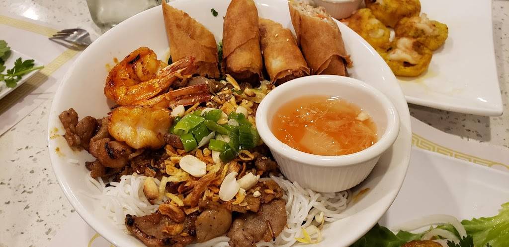 Plates Com Tam Restaurant | restaurant | 1988 Fremont Blvd, Seaside, CA 93955, USA | 8313947653 OR +1 831-394-7653