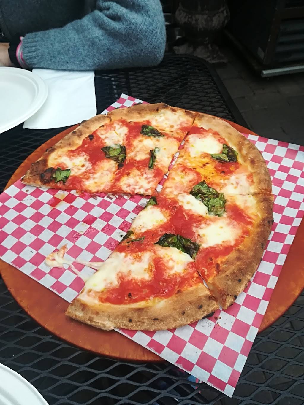 Carmel Pizza Company | restaurant | 2826 Jones St, San Francisco, CA 94133, USA | 4156761185 OR +1 415-676-1185