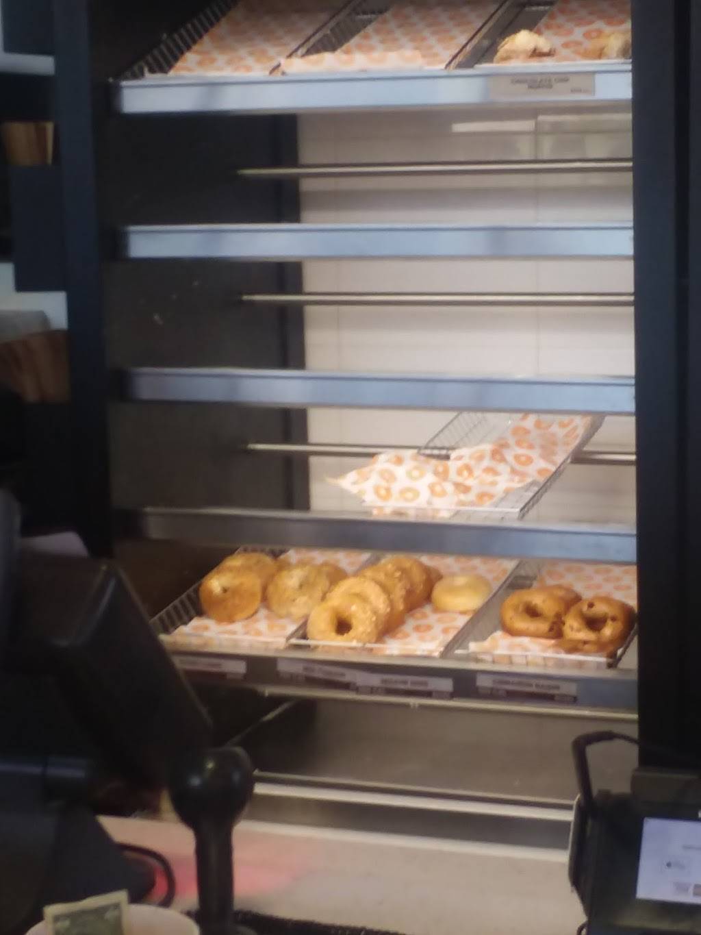 Dunkin | cafe | 174 Village Center Dr, Lusby, MD 20657, USA | 4103269196 OR +1 410-326-9196