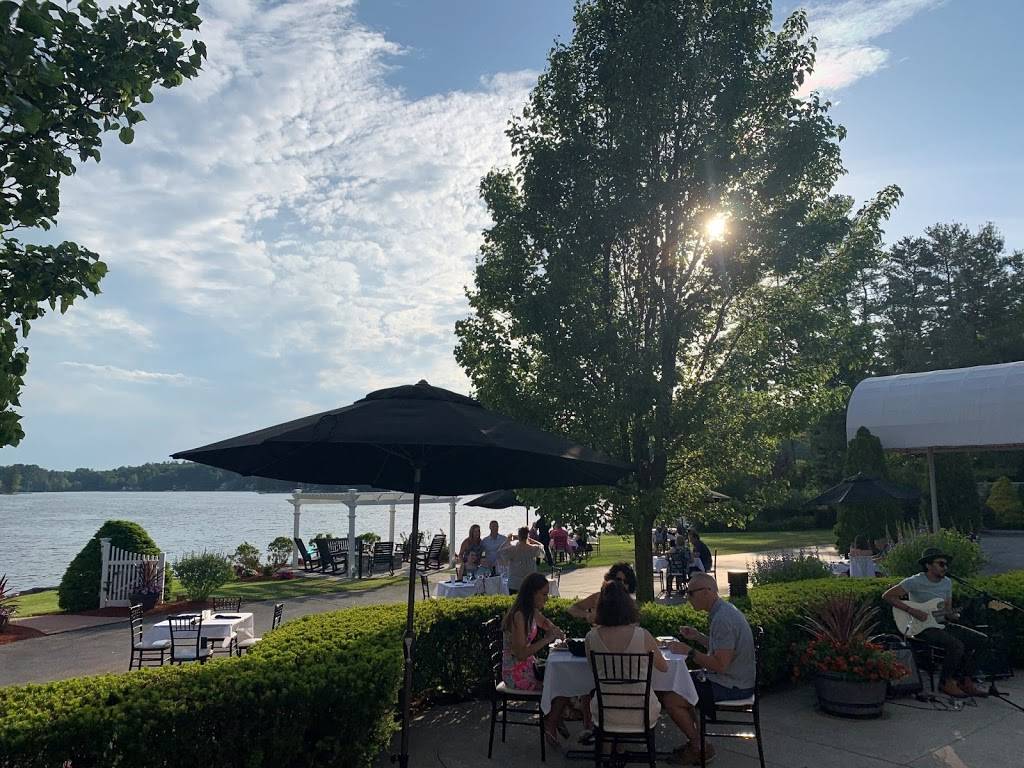 Castleton’s Waterfront Dining on Cobbetts | restaurant | 58 Enterprise Dr, Windham, NH 03087, USA | 6038986300 OR +1 603-898-6300