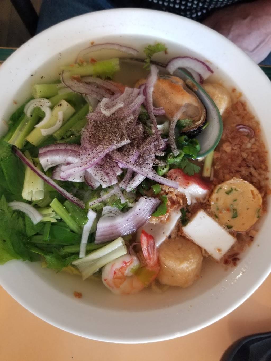 Hoai Huong Restaurant | restaurant | 716 The Queensway, Etobicoke, ON M8Y 1L3, Canada | 4165038118 OR +1 416-503-8118