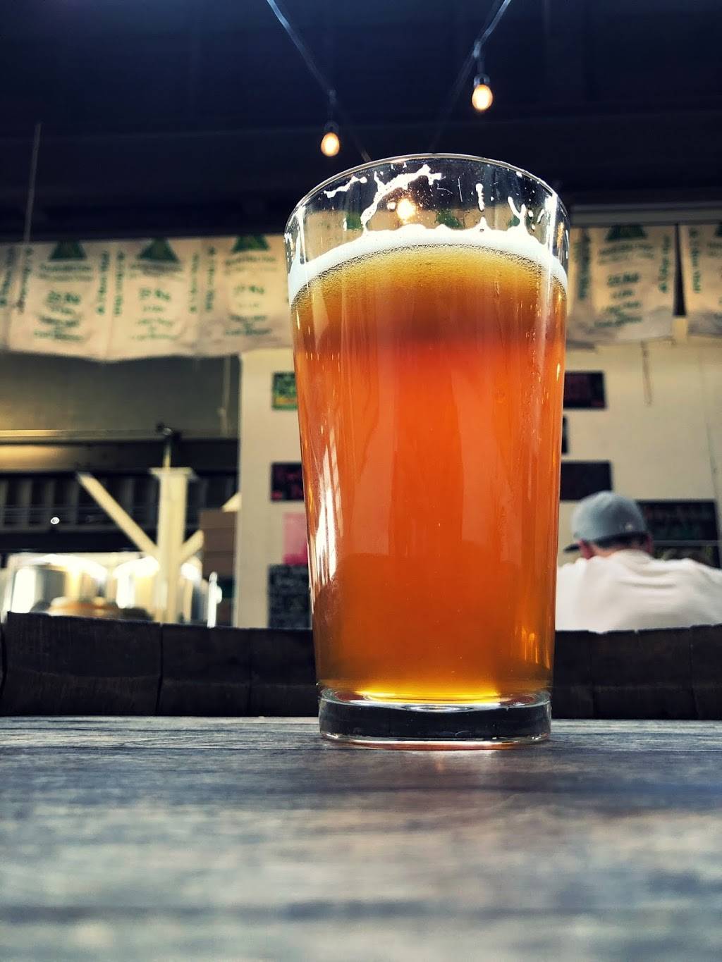 Ale Industries | restaurant | 3096 E 10th St, Oakland, CA 94601, USA | 5104793185 OR +1 510-479-3185