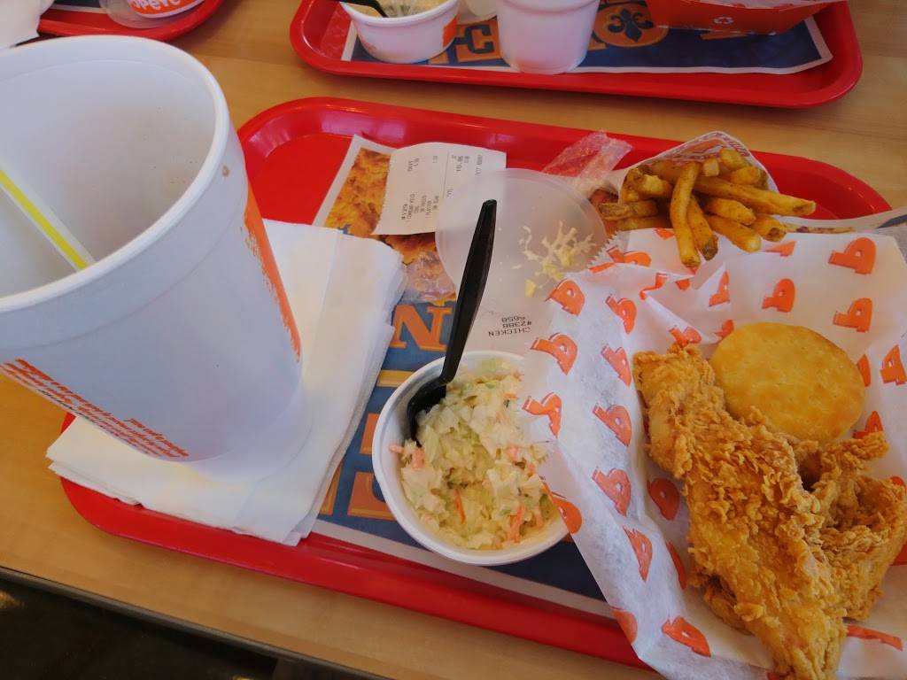 Popeyes Louisiana Kitchen | restaurant | 2532 S Figueroa St, Los Angeles, CA 90007, USA | 2132616658 OR +1 213-261-6658