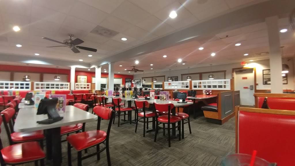 Friendlys | restaurant | 40 Bedford St, Middleborough, MA 02346, USA | 5089473900 OR +1 508-947-3900