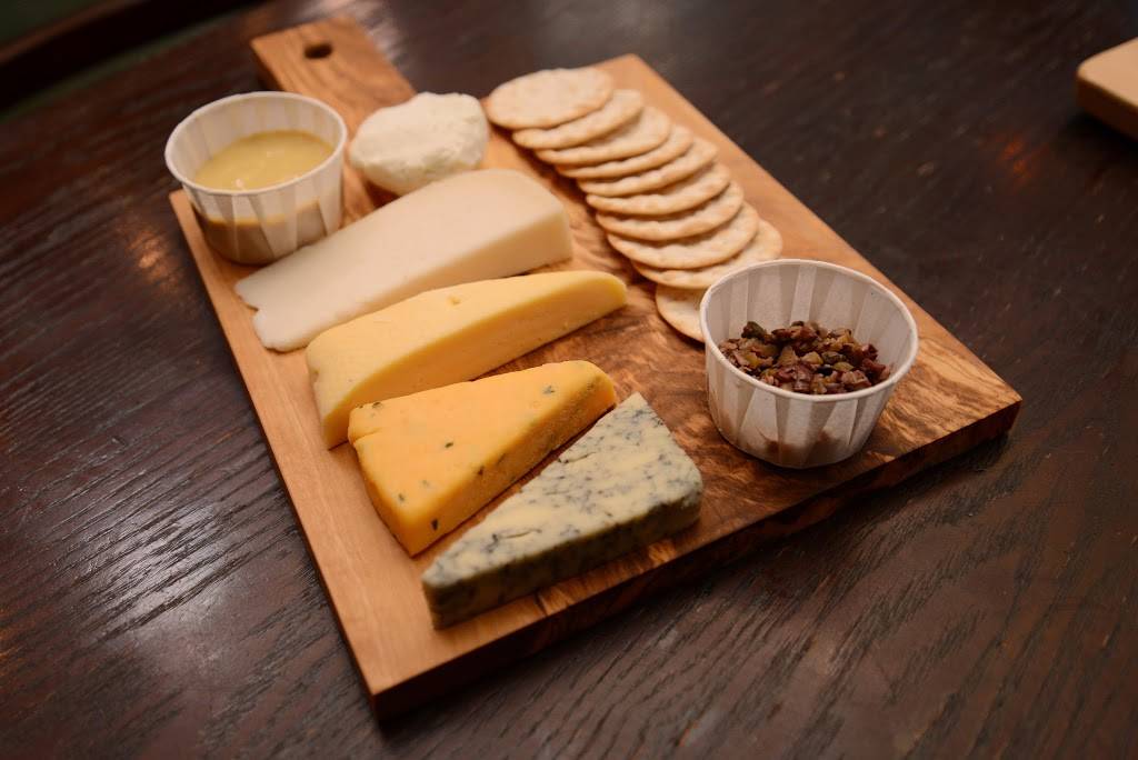 Flying Saucer Draught Emporium | restaurant | 9605 N Tryon St A, Charlotte, NC 28262, USA | 7047178179 OR +1 704-717-8179