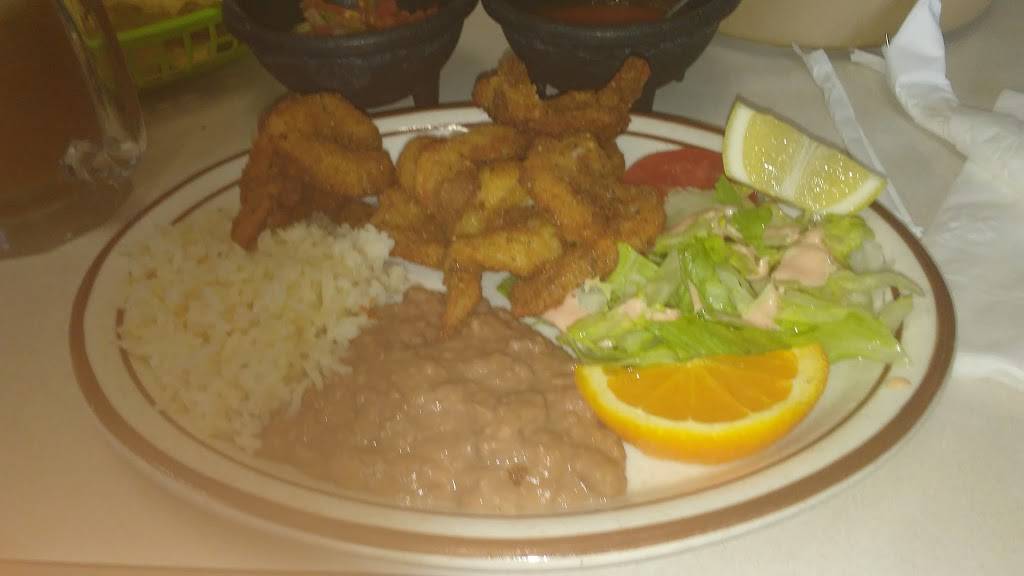 La Langosta Restaurant | restaurant | 119 N Uruapan Way, Dinuba, CA 93618, USA | 5595960762 OR +1 559-596-0762