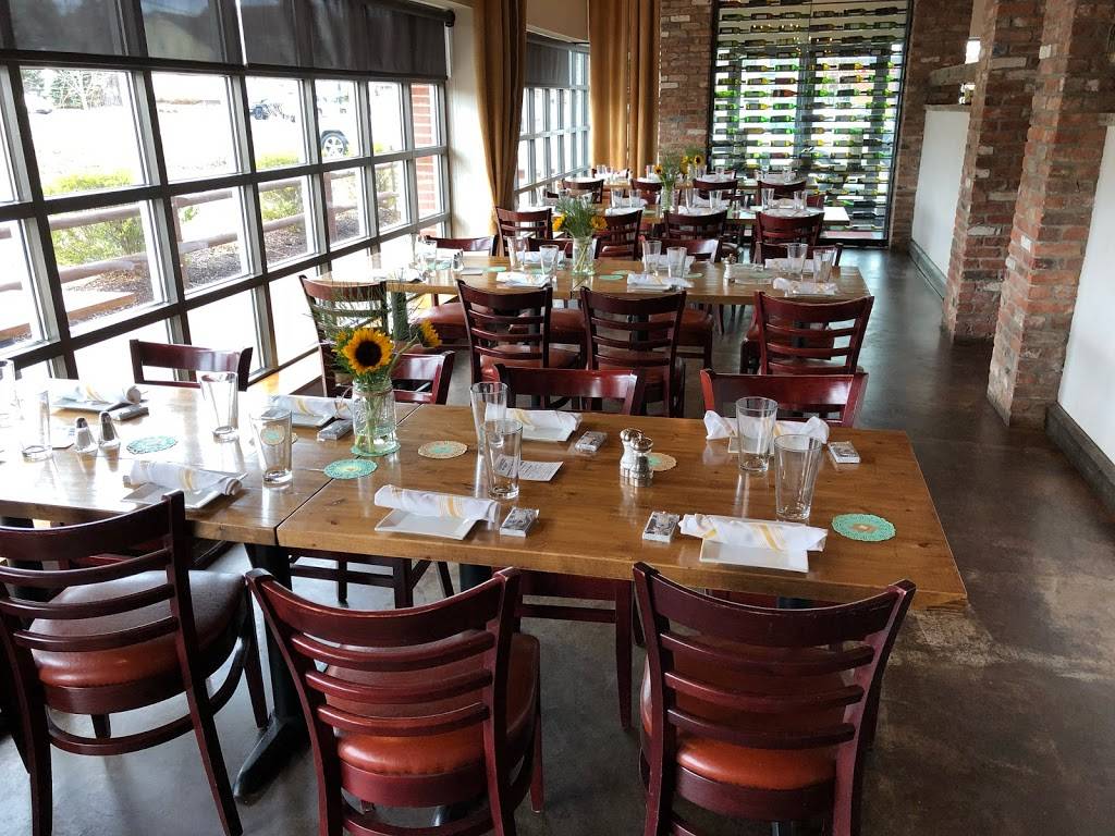 Barnwood Grill | restaurant | 5 Queen St, Newtown, CT 06470, USA | 2034912215 OR +1 203-491-2215