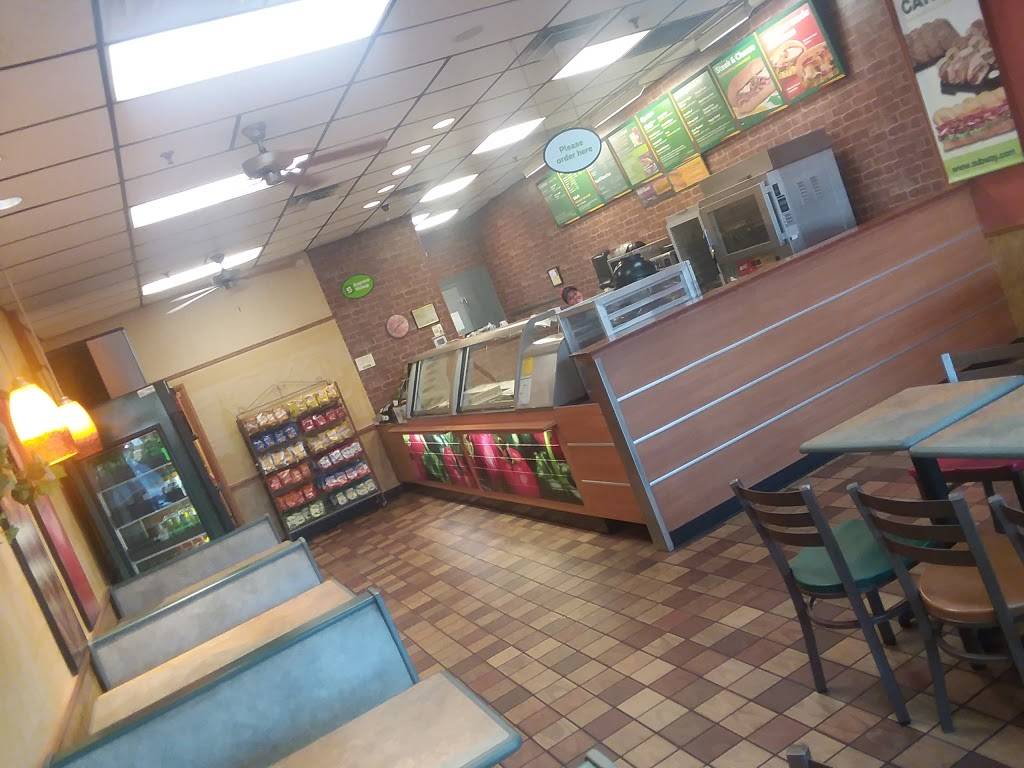 Subway | restaurant | 3983 28th St SE, Grand Rapids, MI 49512, USA | 6169490444 OR +1 616-949-0444