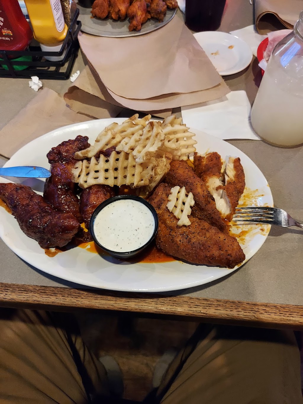Pluckers Wing Bar | restaurant | 5100 Belt Line Rd Ste 520, Dallas, TX 75254, USA | 9724909464 OR +1 972-490-9464