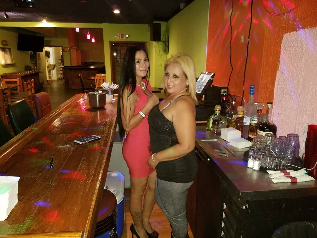 Leslys Grill | restaurant | 6211 Baltimore Ave, Riverdale, MD 20737, USA | 3012097069 OR +1 301-209-7069