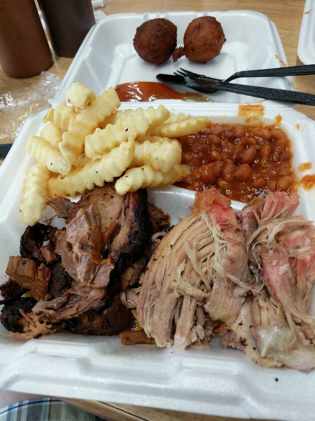 Risin Smoke Barbecue | restaurant | 1312 W Danville St, South Hill, VA 23970, USA | 4344474994 OR +1 434-447-4994