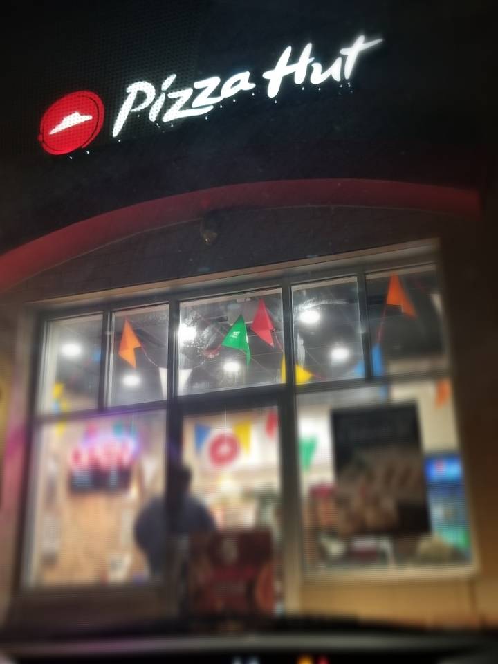 Pizza Hut | restaurant | 291 S Weber Rd, Romeoville, IL 60446, USA | 8159007405 OR +1 815-900-7405