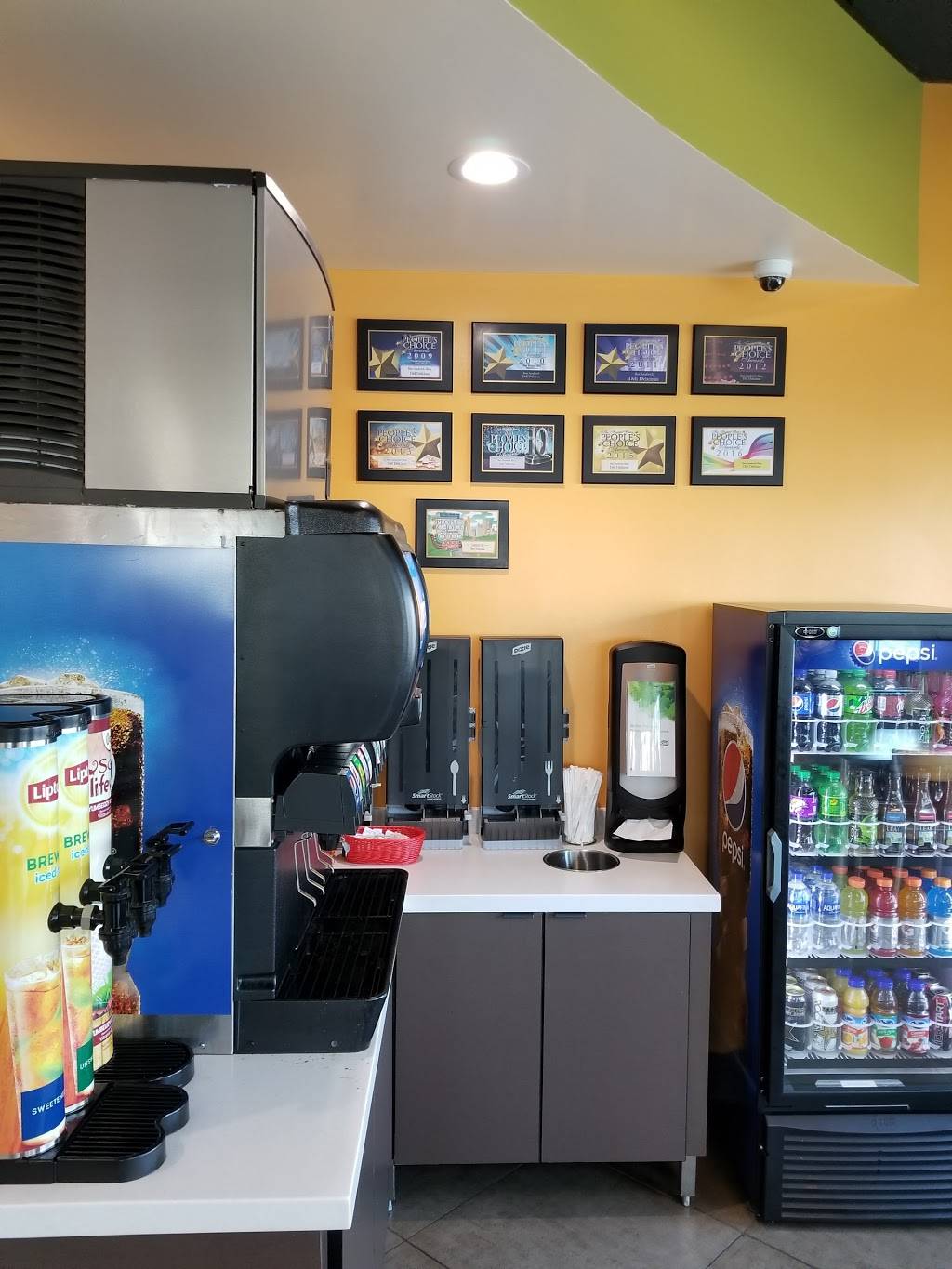 Deli Delicious | restaurant | 12 S Main St, Porterville, CA 93257, USA | 5597838857 OR +1 559-783-8857