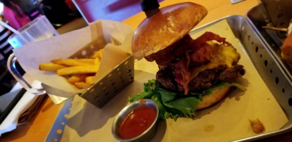 Chilis Grill & Bar | meal takeaway | 850 Renz Ln, Gilroy, CA 95020, USA | 4088424000 OR +1 408-842-4000