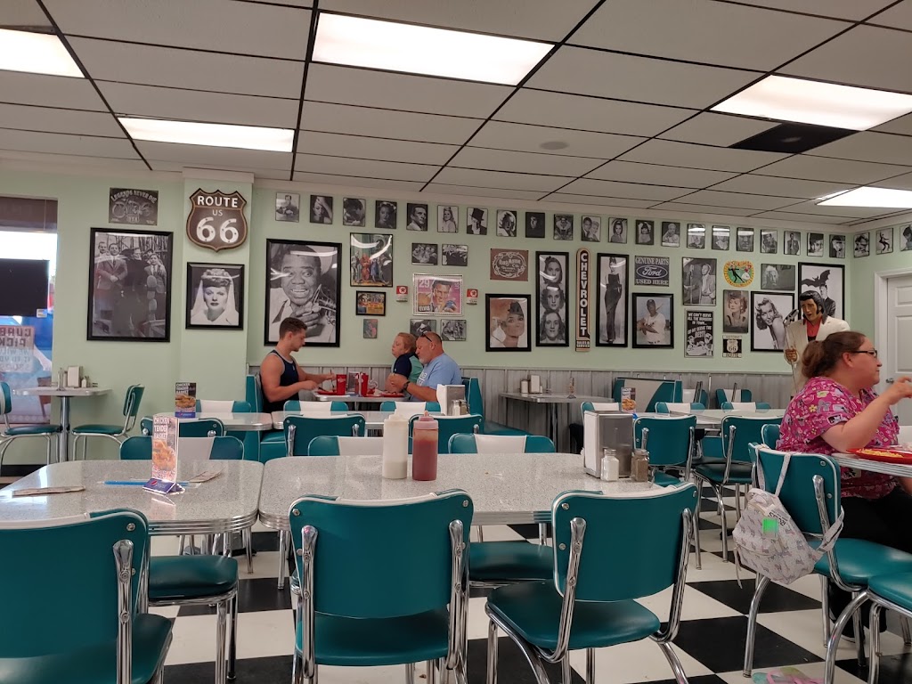 Boomarang Diner Enid/Oakwood | restaurant | 721 S Oakwood Rd, Enid, OK 73703, USA | 5802975173 OR +1 580-297-5173